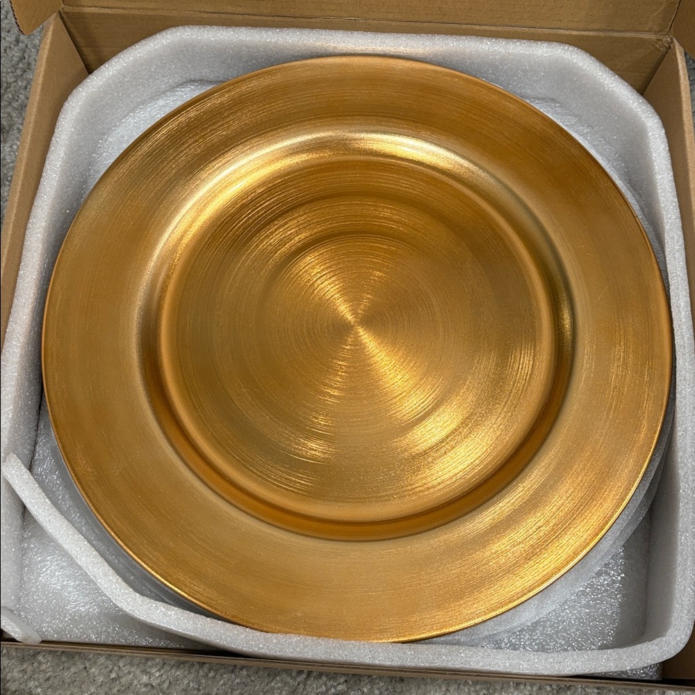 Metallic Gold Decorative Charger Plate for Elegant Table Settings
